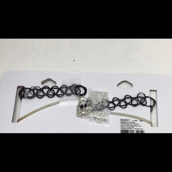 Claire’s Jingle Bell Christmas Holiday Mixed Choker Necklace 2-Pack Set - Picture 8 of 8